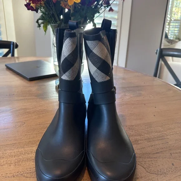 Burberry rubber rain boots size 39 8.5 excellent used condition - Picture 2 of 5